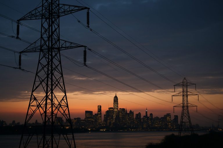 Die verborgene Krise: Wie die steigende Nachfrage nach Elektrizität die globale Macht neu gestaltet und die Energiesicherheit bedroht